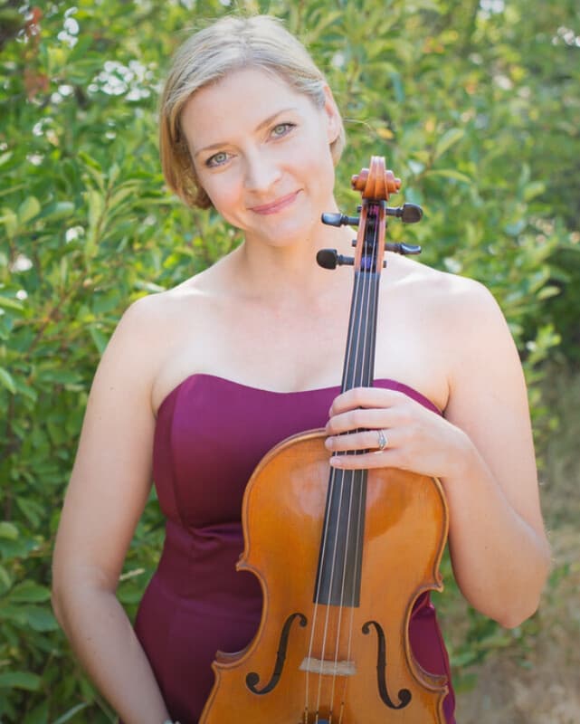 Maria Ritzenthaler on violin